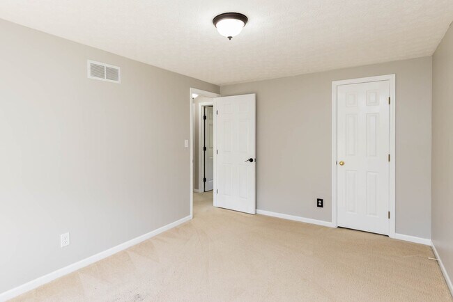 Building Photo - 5952 Sachem Ct