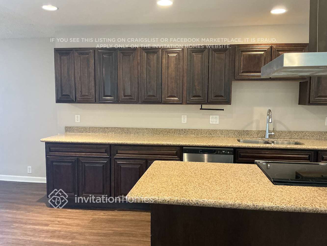 Building Photo - 4322 E Villa Maria Dr