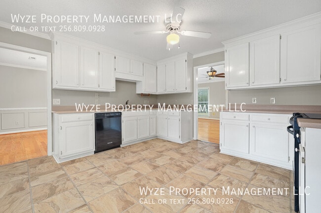 Building Photo - 2202 Manchester Cir SW