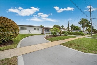 Building Photo - 1931 SW 22nd Ave