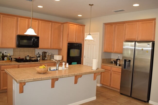 Building Photo - 904 Campfire Cir