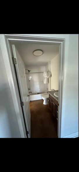 Building Photo - 7192 W Park Ave