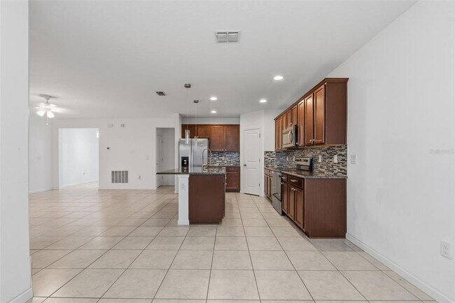 Building Photo - 836 Cambridge Dr