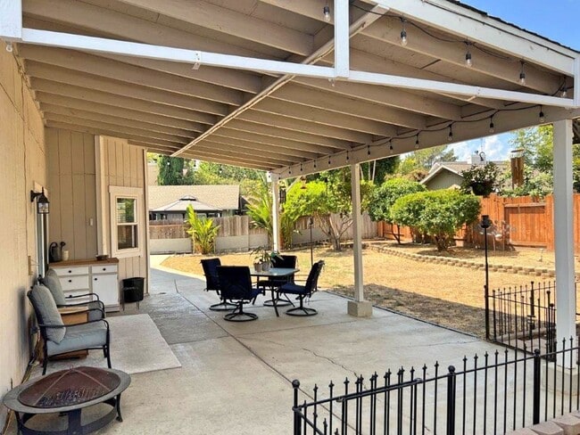 Building Photo - BEAUTIFULLY REMODELED 2 STORY VACAVILLE *S...