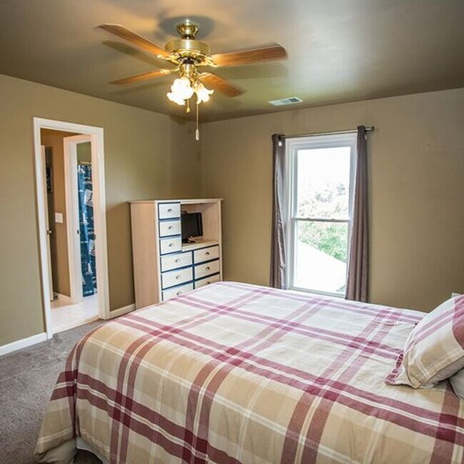 Building Photo - STUNNING!!! Four Bedroom two and a half bath home with a view!