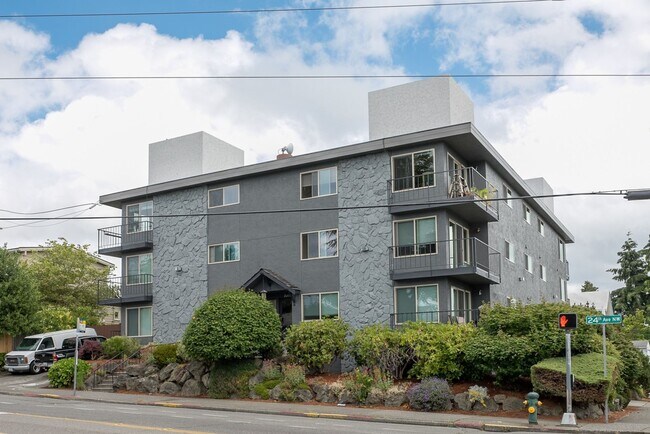 Building Photo - Scandia Villa
