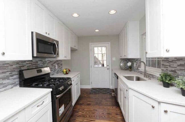 Building Photo - 2 Bedroom 1.5 Bath Home in Conshohocken wi...