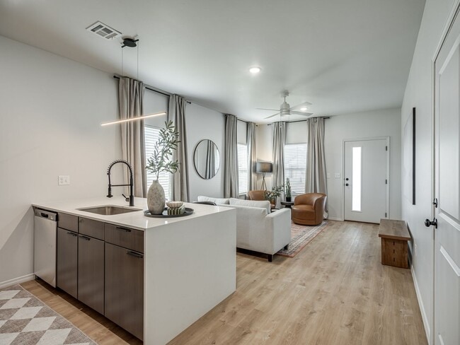 Building Photo - Glenhaven Townhomes