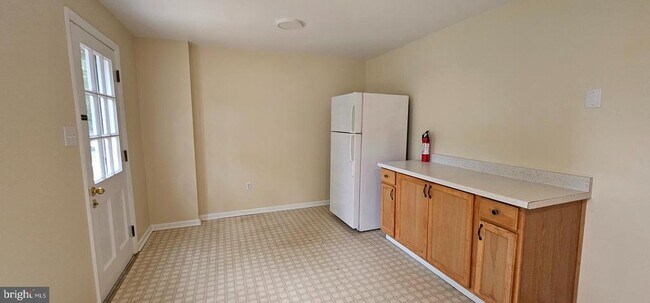 Building Photo - 222 E Whitlock Ave