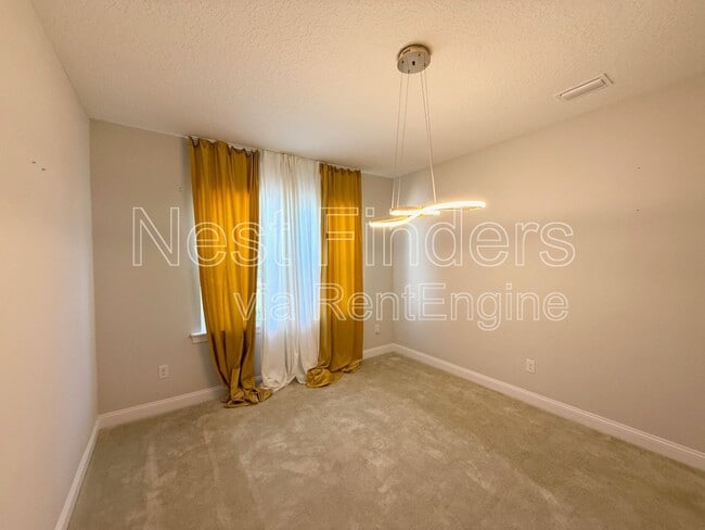 Building Photo - 676 Natureland Cir