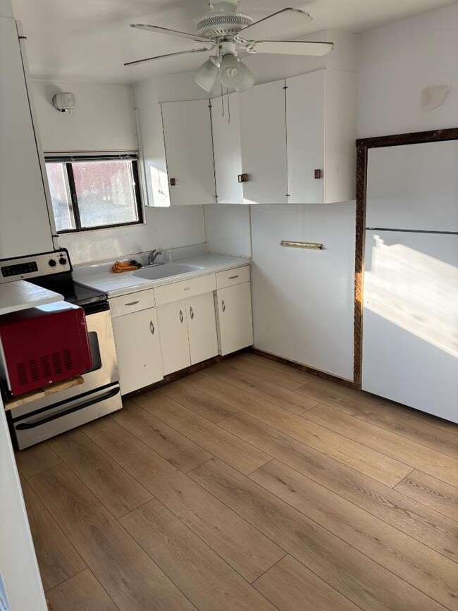 Building Photo - 613 Sage Ave