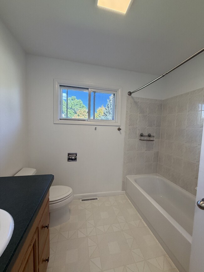 Building Photo - 2520 Lillis Ln
