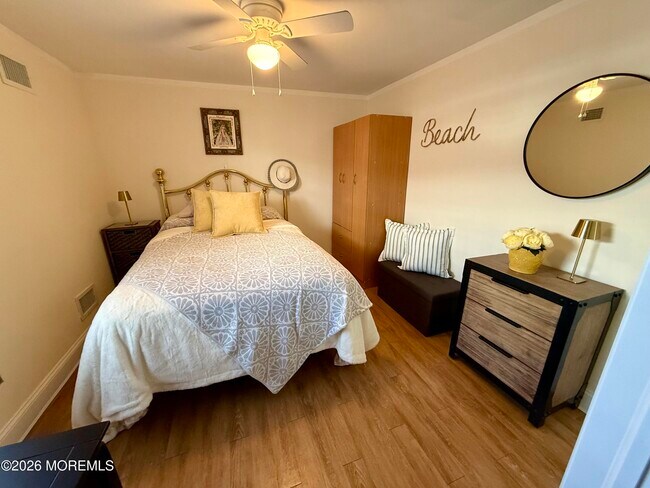 Building Photo - 102 W Colony Rd