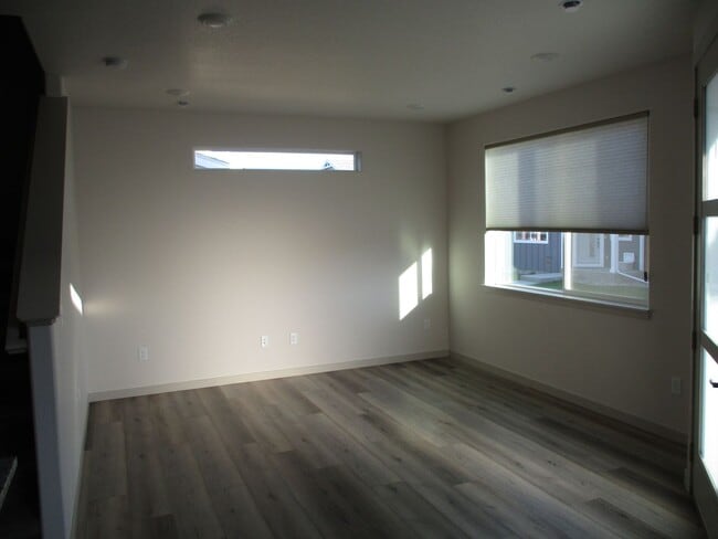 Building Photo - 1147 Smt Vis Dr