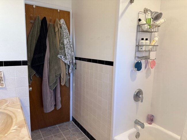 Building Photo - Charming 2 Bedroom Home in Prime Lititz Location - Attached Garage & Large Unfinished Basement