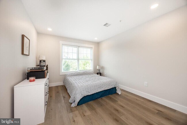 Building Photo - 209 Namar Ave