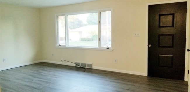 Building Photo - 2845 W 31st St