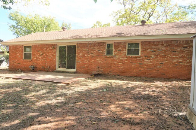 Building Photo - 1813 Hardy Dr