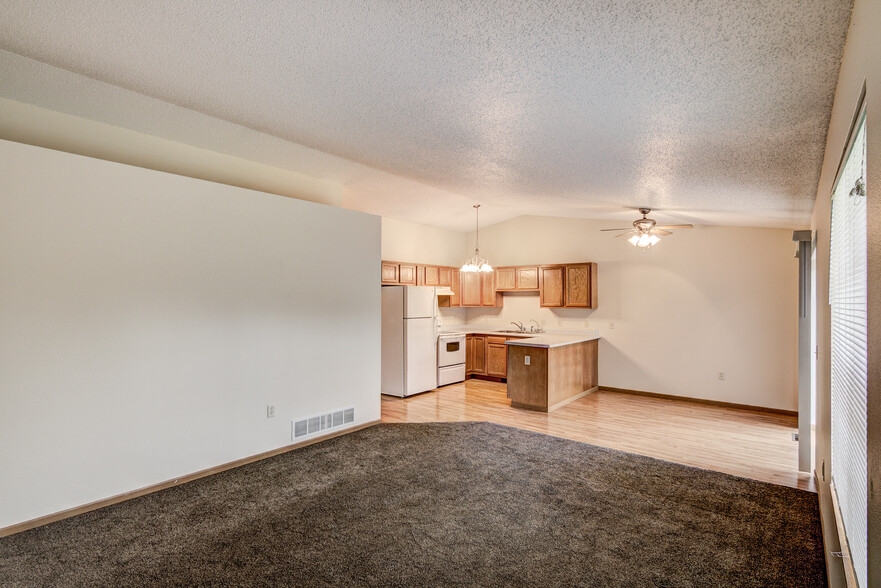 Building Photo - 15770 52nd Ave