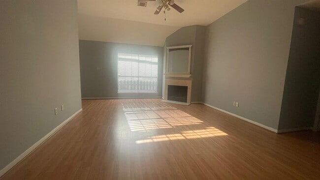 Building Photo - 9238 Golden Sunshine Dr