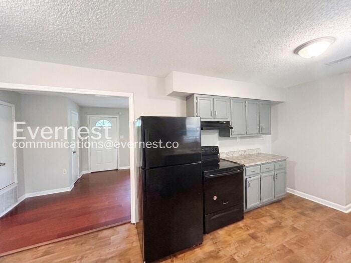 Building Photo - 5884 Caroline Dr