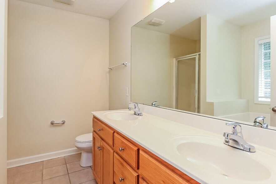 Building Photo - 2970 Deep Cove Dr NW