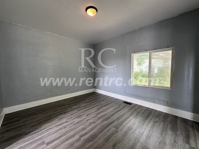 Building Photo - 92 Lake-