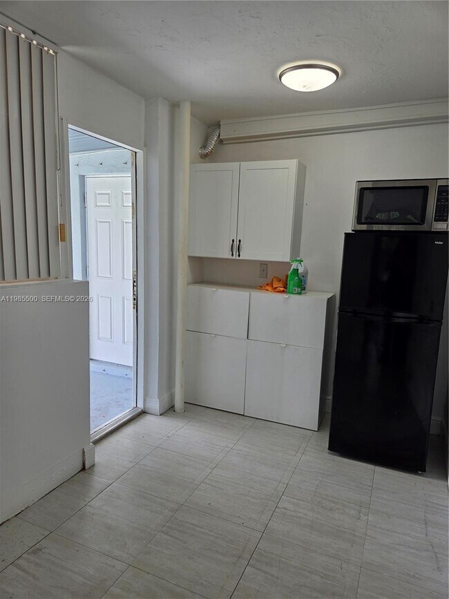 Building Photo - 29420 SW 152nd Ave