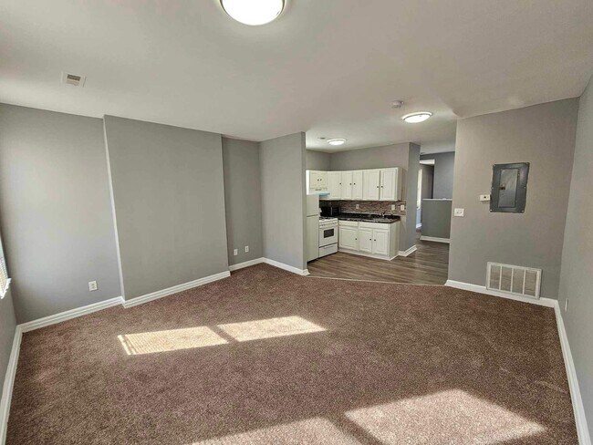 Building Photo - 2412 Huron St