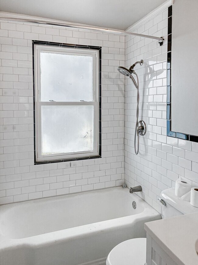 Building Photo - Newly Remodeled 3 Bedroom Home - Northside...