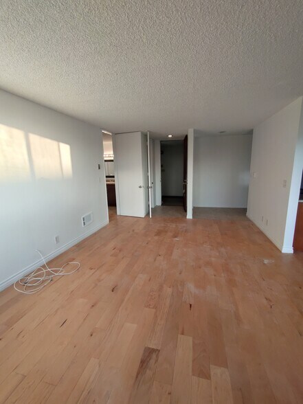 Building Photo - 5950 Canterbury Dr