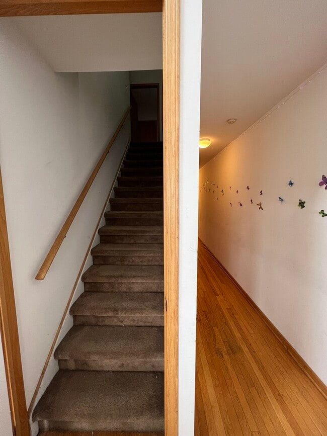 Building Photo - 4101 N Kenmore Ave