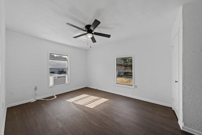 Building Photo - 2601 Herring Ave