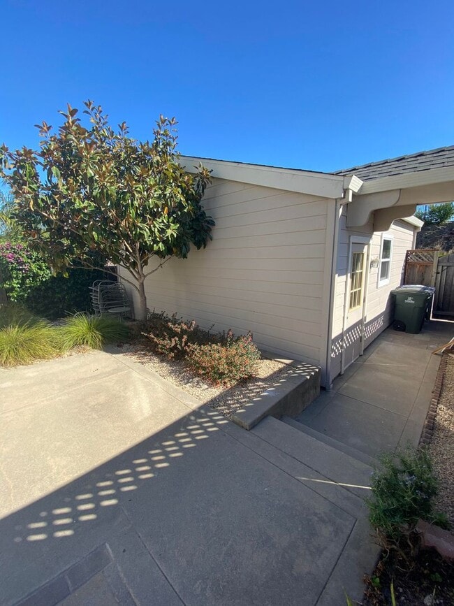 Building Photo - Upper Westside Santa Cruz Duplex