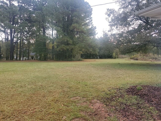 Building Photo - Newly Renovated 3 bedroom Single Family Ho...