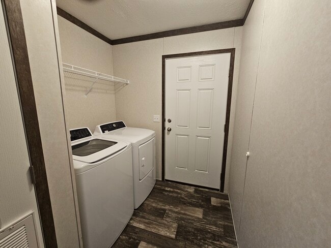 Building Photo - 215 Maple