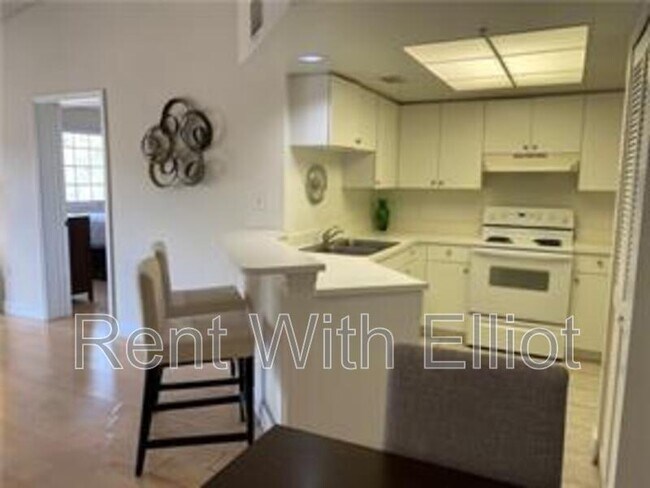 Building Photo - 2021 SE 10th Ave