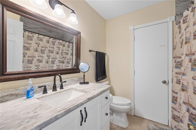 Building Photo - 2542 SW Kensington St