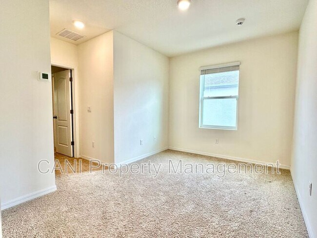 Building Photo - 230 Reena Dr