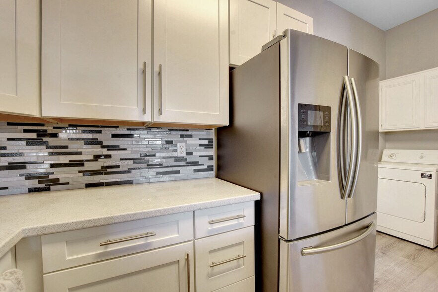 Building Photo - 2890 Red Rooster Ct