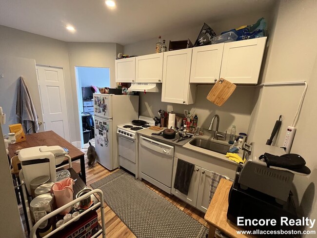 Building Photo - 115 Salem St