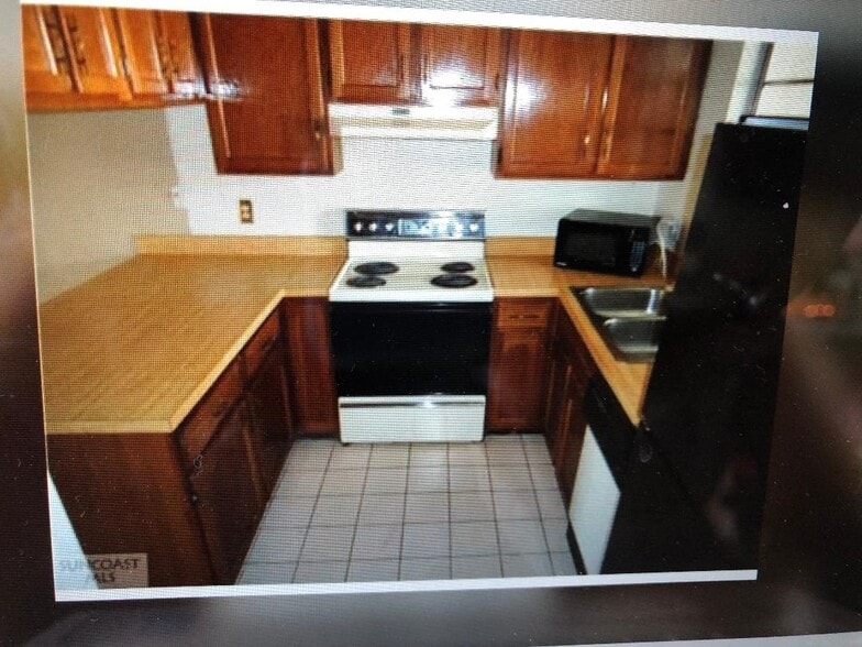 Building Photo - 5148 Tennis Court Cir