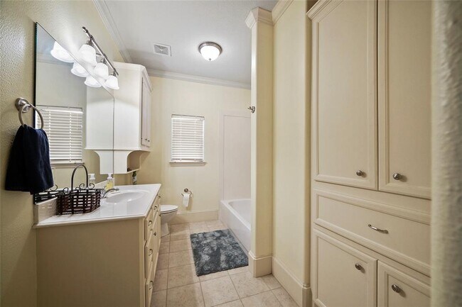 Building Photo - 25207 Hideaway Run Dr