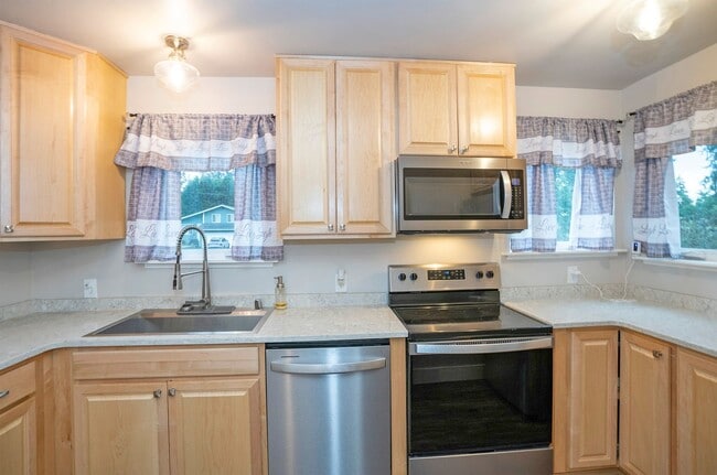 Building Photo - Prime Fircrest Location — Comfortable 2-Bedroom Home for Rent