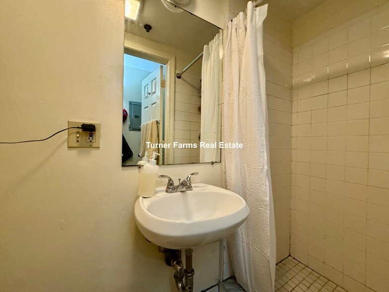 Building Photo - 768 Tremont St