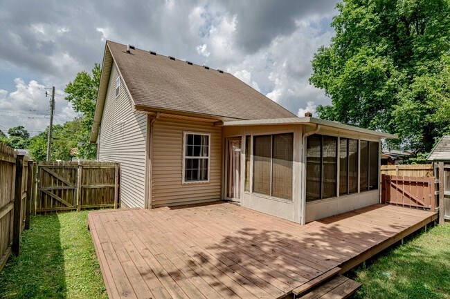 Building Photo - 511 Henry St