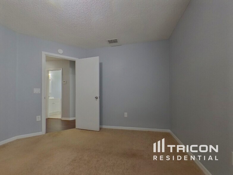 Building Photo - 9231 Lake Lotta Cir