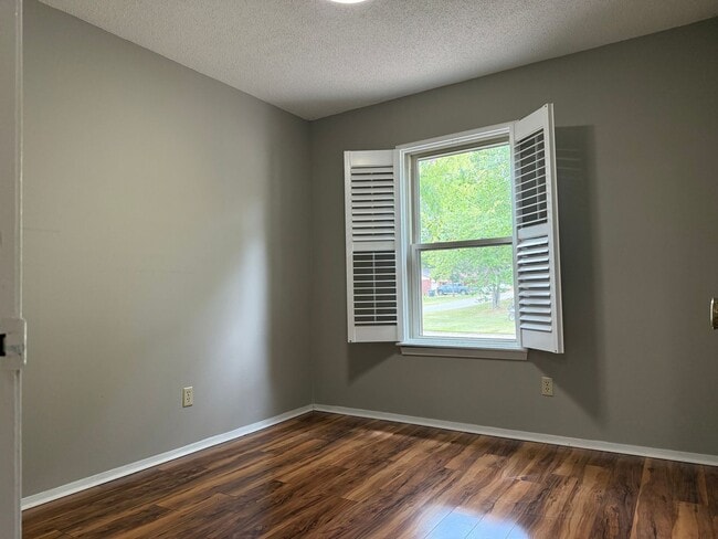 Building Photo - 3 Creekridge Cir