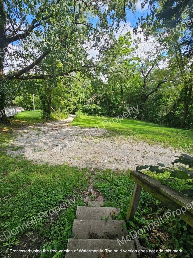 Building Photo - There is a $25 fee per application and eve...