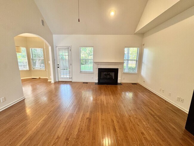 Building Photo - 4 Bed, 2.5 Bath Home w/ 2 Car Garage in Fieldstone Farms